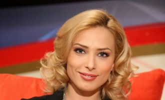 In fiecare dimineata, Iulia Vantur isi bea cafeaua in alt colt al lumii