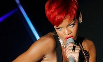 Rihanna, roscata la un mega eveniment muzical din Madrid - Rock in Rio! Iti place noul ei look?