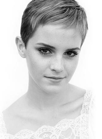 Emma Watson si-a taiat pletele! Iti place noul ei look?