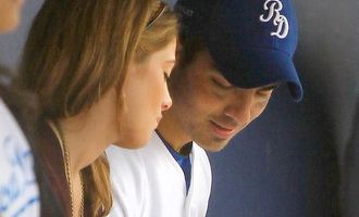 Joe Jonas si Ashley Greene, romantici la un meci de baseball!