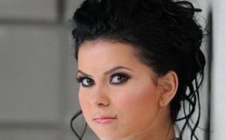 Inna: "La 16 ani vindeam haine pentru bebelusi"