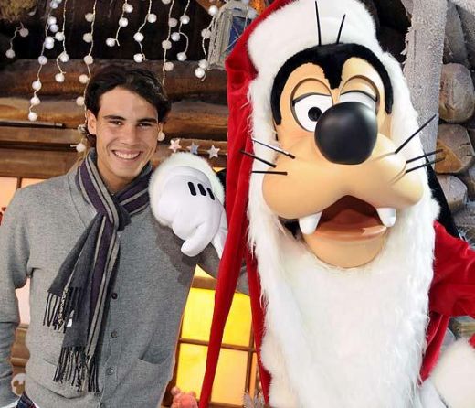 
	Rafa Nadal, la Disneyland Paris unde l-a intalnit pe&hellip; Mos Craciun!
