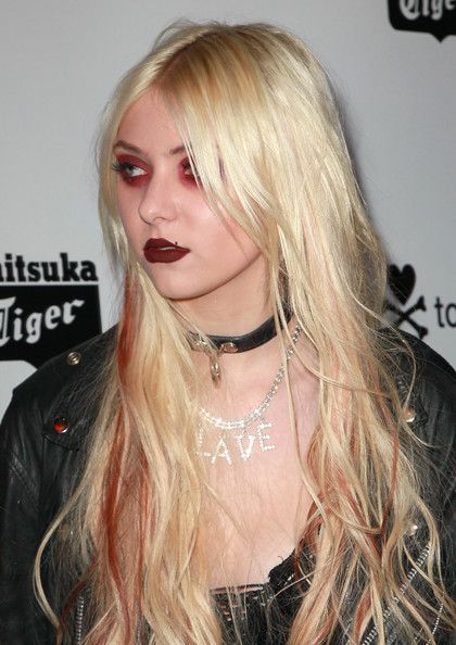 
	Taylor Momsen isi acuza parintii ca din cauza lor a ajuns o &ldquo;mizerabila&rdquo; VIDEO - Taylor la 3 ani!
