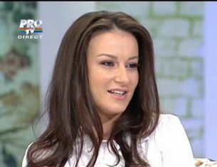 
	Raluca Sandu: &quot;L-am prins pe tatal copilului meu in pat cu alta femeie&quot;
