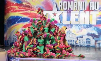 
	Cel mai inalt magician si singura femeie fachir au facut spectacol la &ldquo;Romanii au talent&rdquo;
