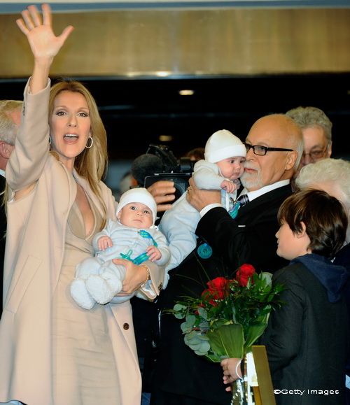 
	Celine Dion si-a aratat gemenii de patru luni la cazinou in Las Vegas! FOTO
