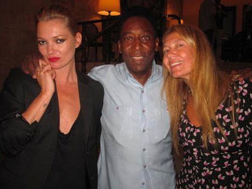 
	Kate Moss si &ldquo;regele fotbalului&rdquo; Pele, la aceeasi petrecere!
