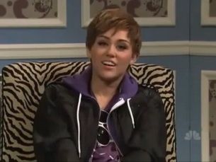 
	Miley Cyrus il imita pe Justin Bieber in SNL! VIDEO PREMIERA
