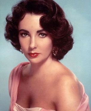 
	Elizabeth Taylor a murit
