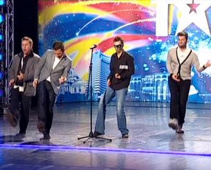 
	Distractie si voie buna la &quot;Romanii au talent&quot;: Marius a cantat la o chitara de aer!
