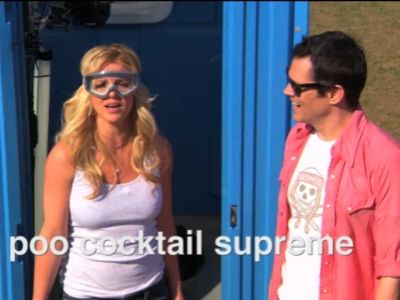 
	Britney Spears aruncata cu un WC portabil in Jackass 3D! SUPER VIDEO
