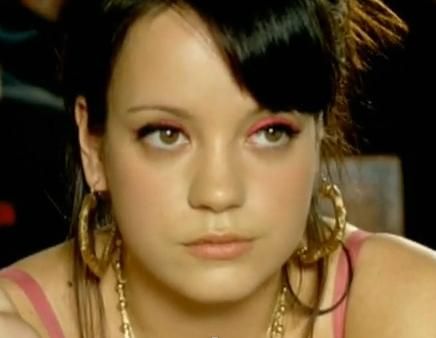 
	Lily Allen vrea sa mearga cu tractorul la propria nunta
