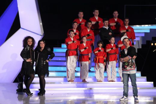 
	Tutu Adrian, Cristina si Alina si grupul Akikai au ajuns in finala &ldquo;Romanii au talent&rdquo; FOTO
