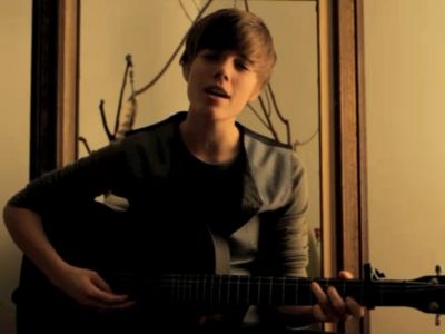 
	Seamana PERFECT cu Justin Bieber si canta ca Eminem! VIDEO
