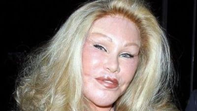 
	Jocelyn Wildenstein, femeia distrusa de operatii estetice, si-a aratat din nou fata in public! FOTO
