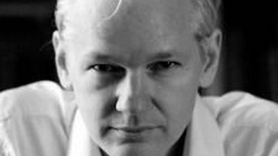 
	Julian Assange, fondatorul Wikileaks: Facebook este o masina de spionat
