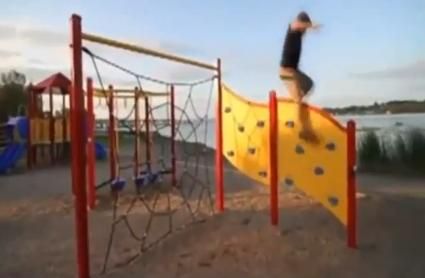 
	Ouch! Ce doare! Uite cum a cazut un pasionat de parkour! VIDEO
