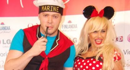 
	Anda Adam si Victor Slav s-au deghizat in Popeye Marinarul si Minnie Mouse VIDEO
