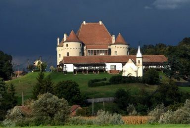 
	Ultima fita in materie de turism: nopti la castel. Cat costa sa traiesti vremuri demult apuse in castelele din Romania FOTO
