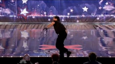 
	Atentie! <span style="color: rgb(255, 0, 0);">Cad concurenti</span> la &ldquo;America&rsquo;s Got Talent&rdquo;! VIDEO
