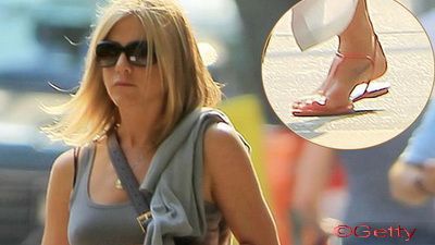 
	Jennifer Aniston si-a tatuat numele Norman! Afla de ce! FOTO
