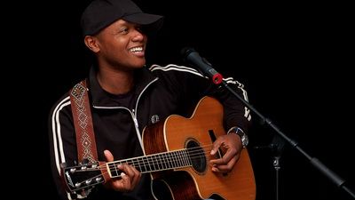 
	Javier Colon e prima &quot;Voce a Americii&quot;. A castigat 100.000 de dolari la mustata
