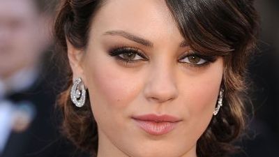 
	Mila Kunis, numita cea mai de treaba celebritate de pe planeta. Vezi aici motivul
