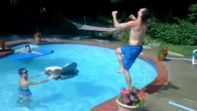 
	Cea mai tare saritura in piscina. Vezi ce o face atat de speciala! VIDEO
