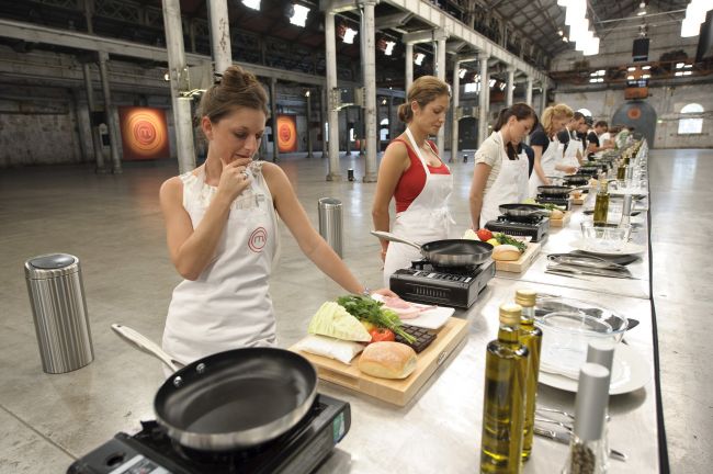 
	Aproape 1000 de pasionati de arta bucatariei s-au inscris pana acum in competitia &quot;MasterChef&quot;
