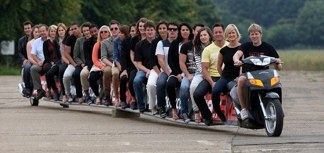 
	Cea mai lunga motocicleta din lume: 22 m, cat un teren de tenis
