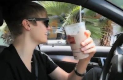 
	Justin Bieber, pus pe glume la fast-food VIDEO
