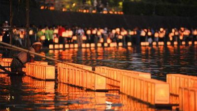 
	Imaginea zilei: Comemorare la Nagasaki - 66 de ani de la bombardamentul atomic
