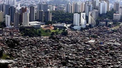 
	Imaginea zilei - Sao Paulo, Brazilia: Vecini bogati vs. saraci 
