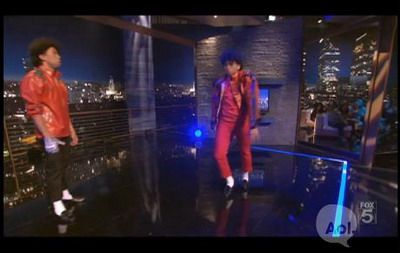 Uite cat de bine il imita Chris Brown pe Michael Jackson! VIDEO