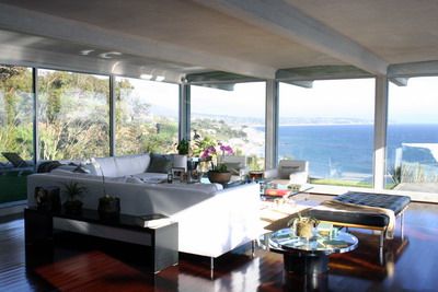 
	Angelina Jolie si Brad Pitt isi vand casa din Malibu! Vezi poze cu SUPER CASA
