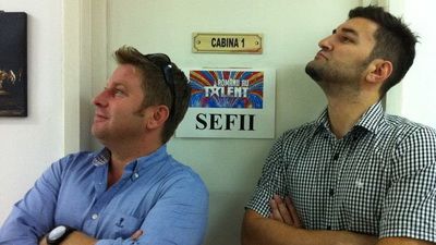
	Smiley si Pavel Bartos - sefii de la <span style="color: rgb(255, 0, 0);">&quot;Romanii au talent&quot;</span>! Vezi ce a postat Smiley pe Facebook!
