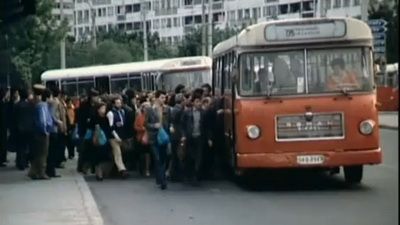 
	Traficul din Bucuresti, o problema nemuritoare. Vezi cum se circula in anii `70! SUPER VIDEO
