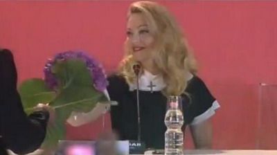 
	Ce gafa monumentala a facut Madonna la conferinta de presa a Festivalului de Film de la Venetia! VIDEO
