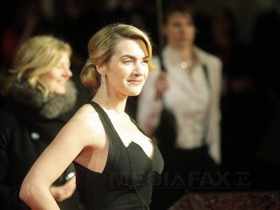 
	Dragoste la prima vedere. Kate Winslet a plecat in vacanta cu iubitul si s-a intors cu un alt barbat!
