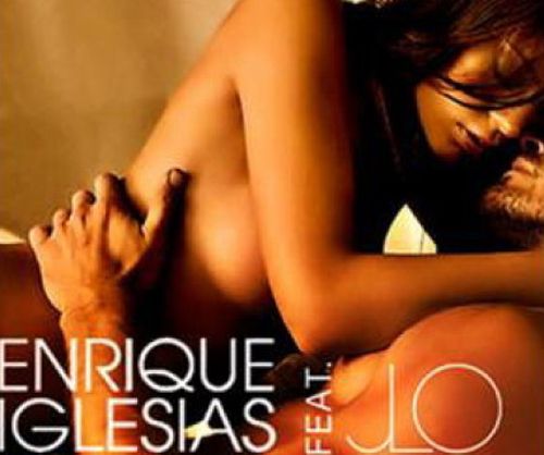 
	Jennifer Lopez, topless in bratele lui Enrique Iglesias. Vezi FOTO
