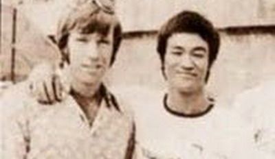 
	<span style="color:#f00;">O POZA SENZATIONALA</span>: Chuck Norris si Bruce Lee :)
