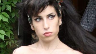 Tatal lui Amy Winehouse vrea sa scrie o carte despre aceasta