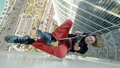 
	<span style="color:#f00;">Spiderman in Bucuresti? </span>Alain Robert vine sa escaladeze Intercontinentalul! VIDEO
