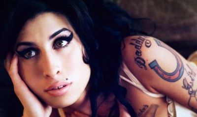 Un album <span style="color:#f00;">Amy Winehouse</span>, ce contine piese noi, va fi lansat in decembrie