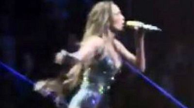 
	Jennifer Lopez a&nbsp;ramas fara par in timpul unui concert! VIDEO
