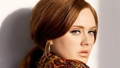 Adele a fost operata pe coardele vocale