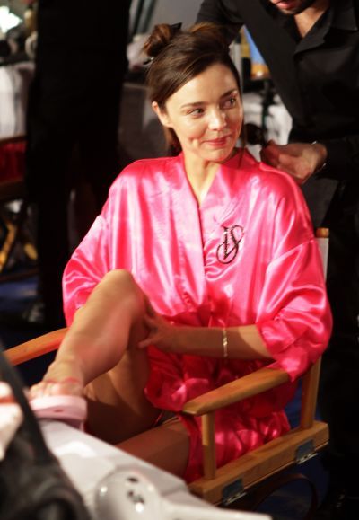 
	Miranda Kerr surprinsa fara lenjerie intima, inainte de prezentarea &bdquo;Victoria&#39;s Secret&rdquo;?
