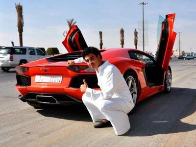 
	<span style="color: #f00">FOTO FABULOS!!! </span>Un student arab are SUPER masini de <span style="color: #f00">12 mil. dolari </span>in garaj! Nici la Top Gear nu vezi asa ceva!
