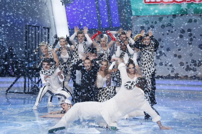 
	2 milioane de romani s-au uitat la finala Dansez pentru tine. Vezi o super GALERIE FOTO, cu CELE MAI FRUMOASE MOMENTE din show
