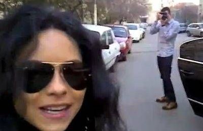 
	Niciodata n-ai mai vazut-o asa: Inna vaneaza paparazzi in plina strada! VIDEO
